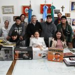 El intendente Guillermo Britos recibió a alumnos de la Escuela Nº 502 y entregó herramientas para el taller de carpintería
