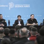 <strong>CASA DE GOBIERNO-Kicillof entregó condecoraciones a oficiales de la policía provincial</strong>